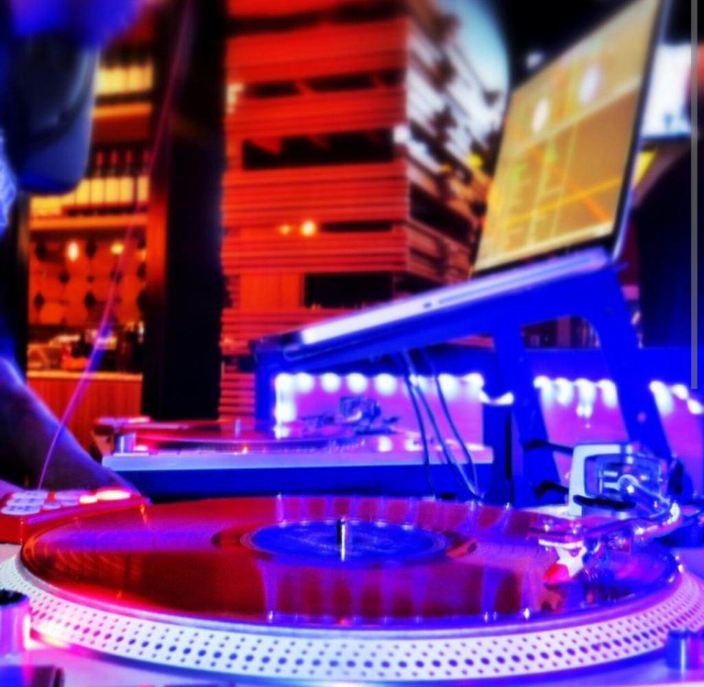 ProofKW's tweet photo. Hey #KWAwesome! Join us tn for the return of #LoungeNight ft. @SSGood_! Lots of #music, #foodanddrink &amp; great times https://t.co/r3B9YwVaWP