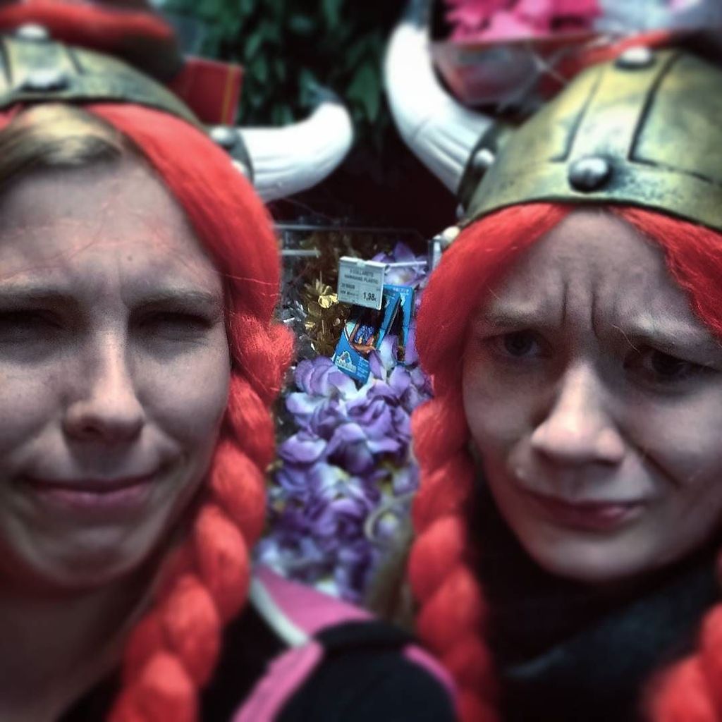 Jen_Carlsson's tweet photo. Vikings. #"lookscary" #almostworked #halloween https://t.co/Yma9F21iOn https://t.co/eXvgR81fGY