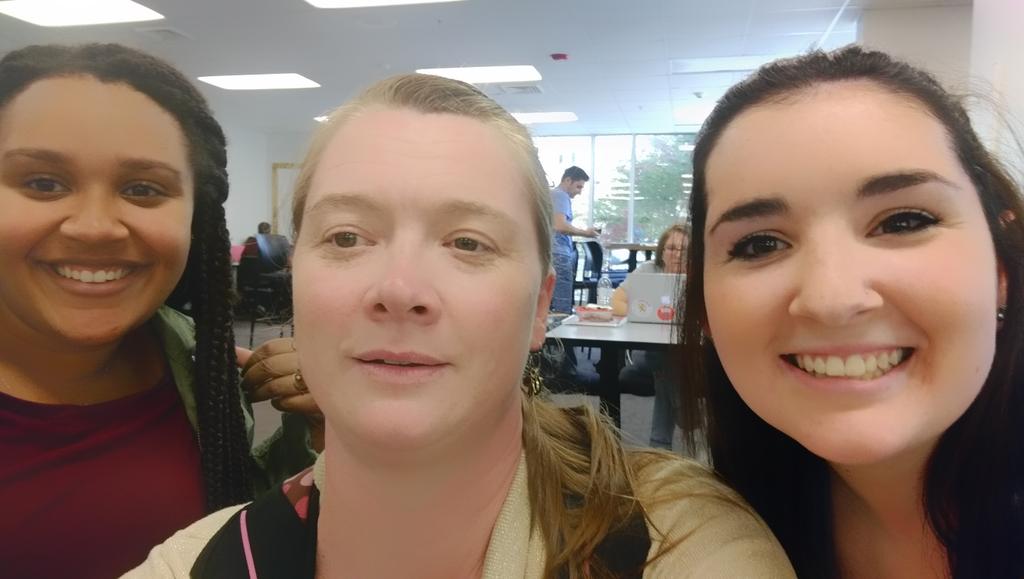 mamadann3's tweet photo. @kaylarjones @ecorn11 @reneehobbs Making new friends #com410 https://t.co/gY25ofAKxF