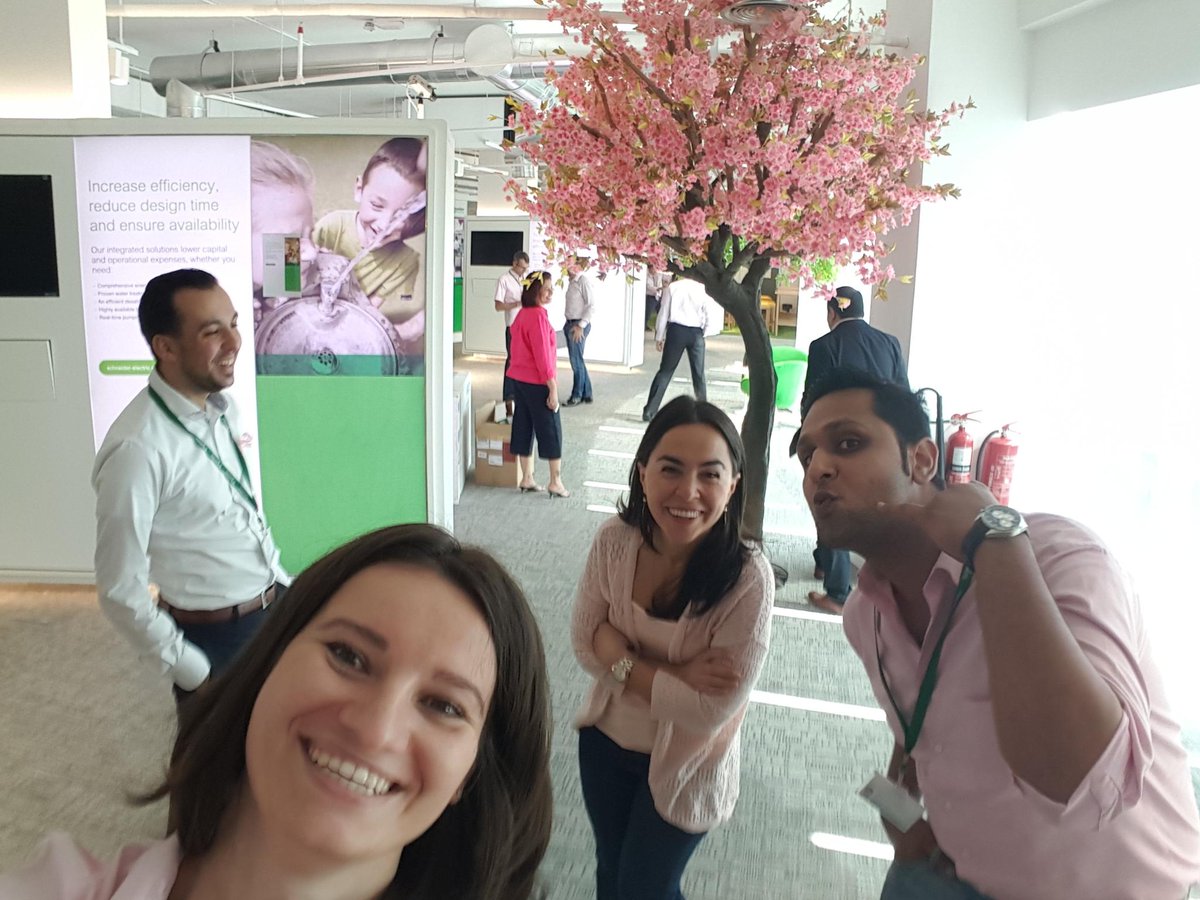 marrchy's tweet photo. Support @ThePinkCaravan! @SchneiderEME #LifeIsOn #Dubai https://t.co/7DN64n74Bo