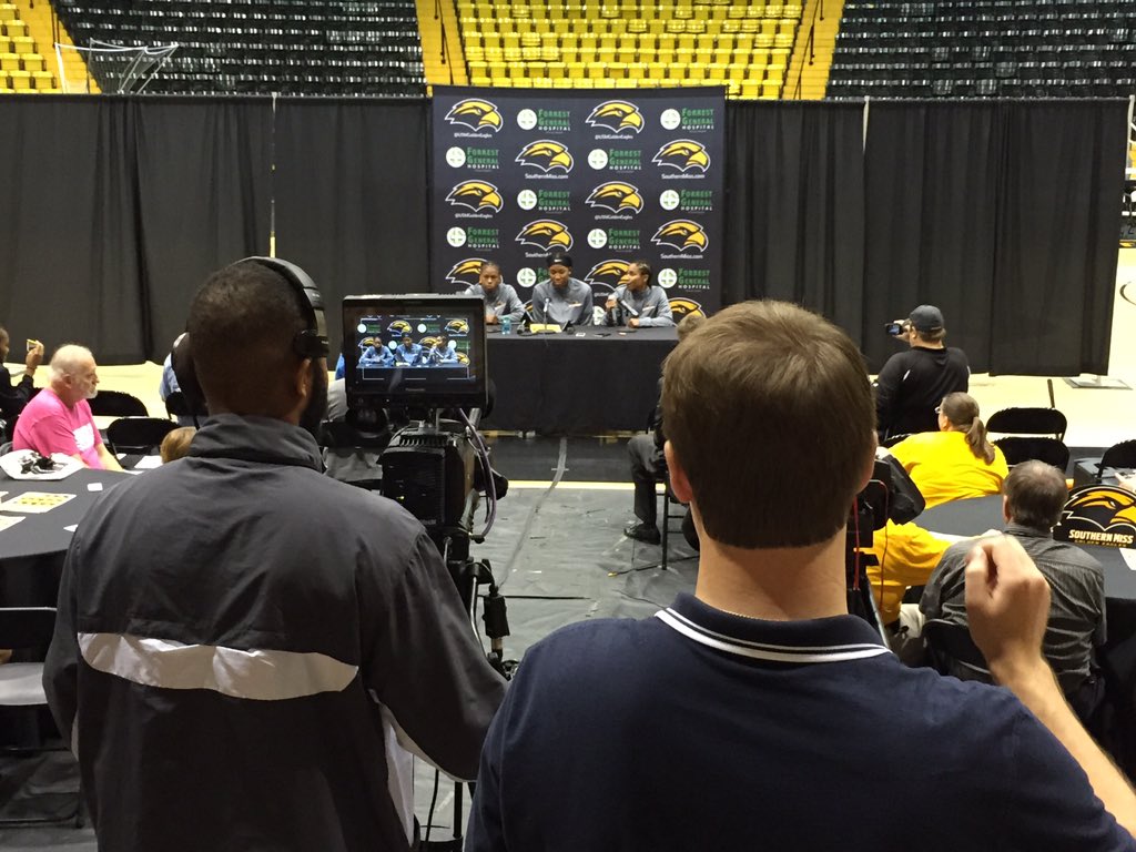 JeffStur23's tweet photo. Had a great time today with @SouthernMissWBB during Media and Fan Day. Thanks 2 everyone who came out! #CUSATakeOver https://t.co/CdTIxJCiFL