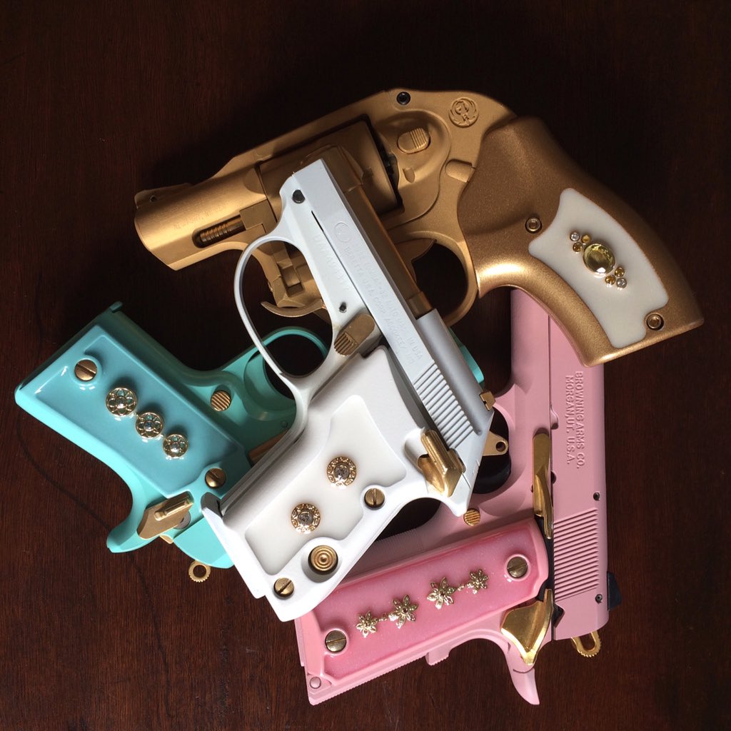 firegild's tweet photo. #customguns #pistols #christmasgiftguide #guns #gunsforwomen #luxuryitem #prettyguns https://t.co/aRLMVyAiyz