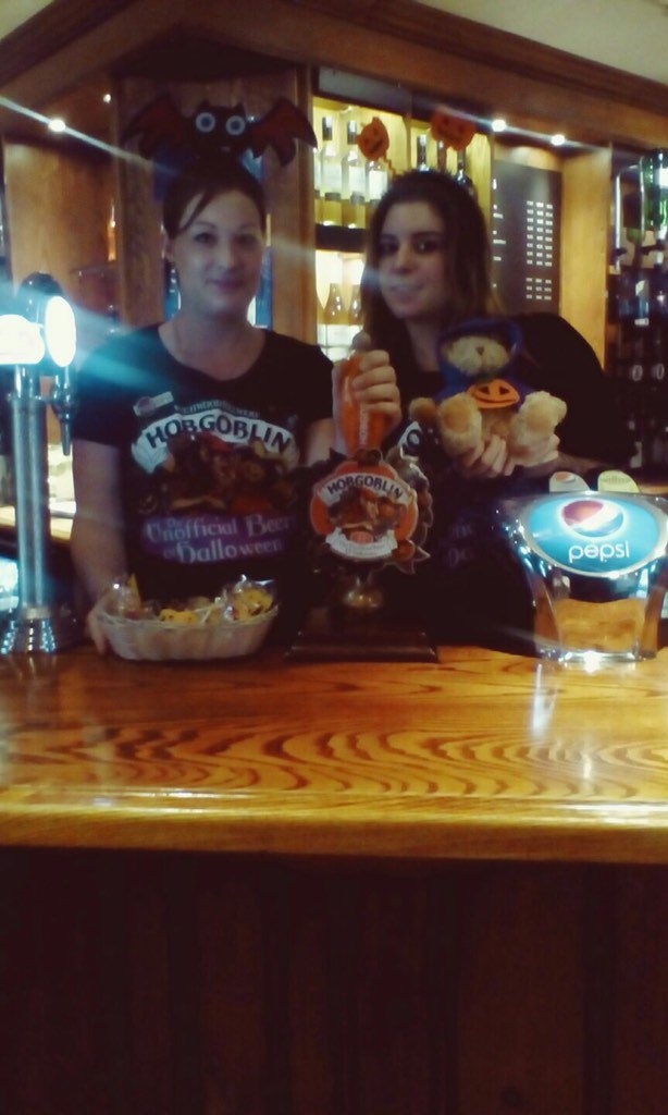 weathervanebf's tweet photo. Halloween Hobgoblin GOSH Girls @WeAreSUGM @Hobgoblin_beer @MrBernardBear #NCW2015 https://t.co/bVeqPwWBW2