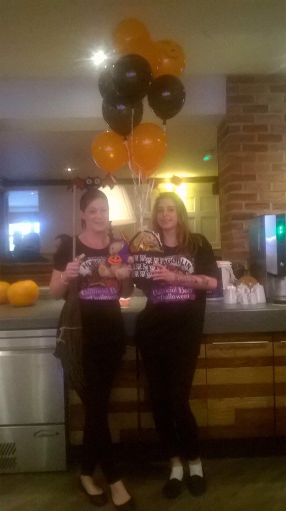weathervanebf's tweet photo. Halloween Hobgoblin GOSH Girls @WeAreSUGM @Hobgoblin_beer @MrBernardBear #NCW2015 https://t.co/bVeqPwWBW2