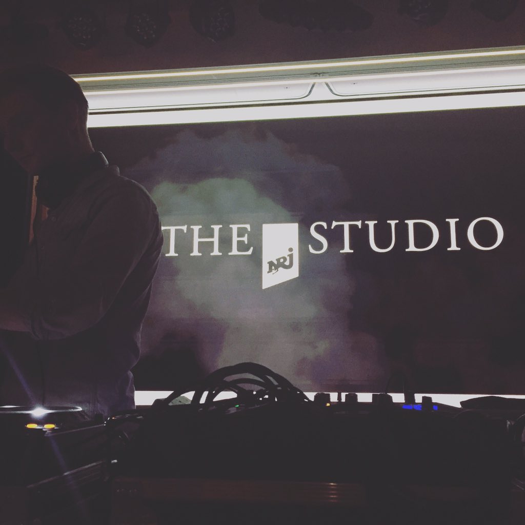 thestudiozh's tweet photo. Die erste The Studio Afterwork Party läuft. 🎉 Danke DJ Ray Douglas für den Einsatz. https://t.co/FrmDFvCyVT