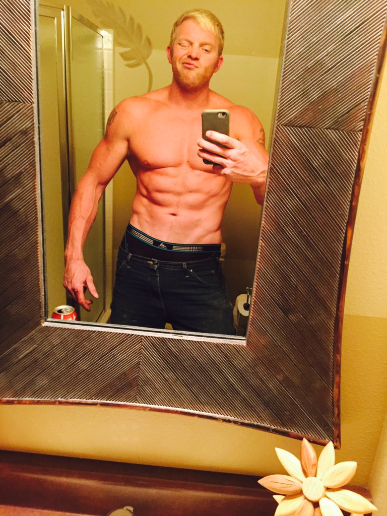 dykstra_jeremy's tweet photo. #nomotivation #needtodiet #getworkingout https://t.co/tv0XHYlW09