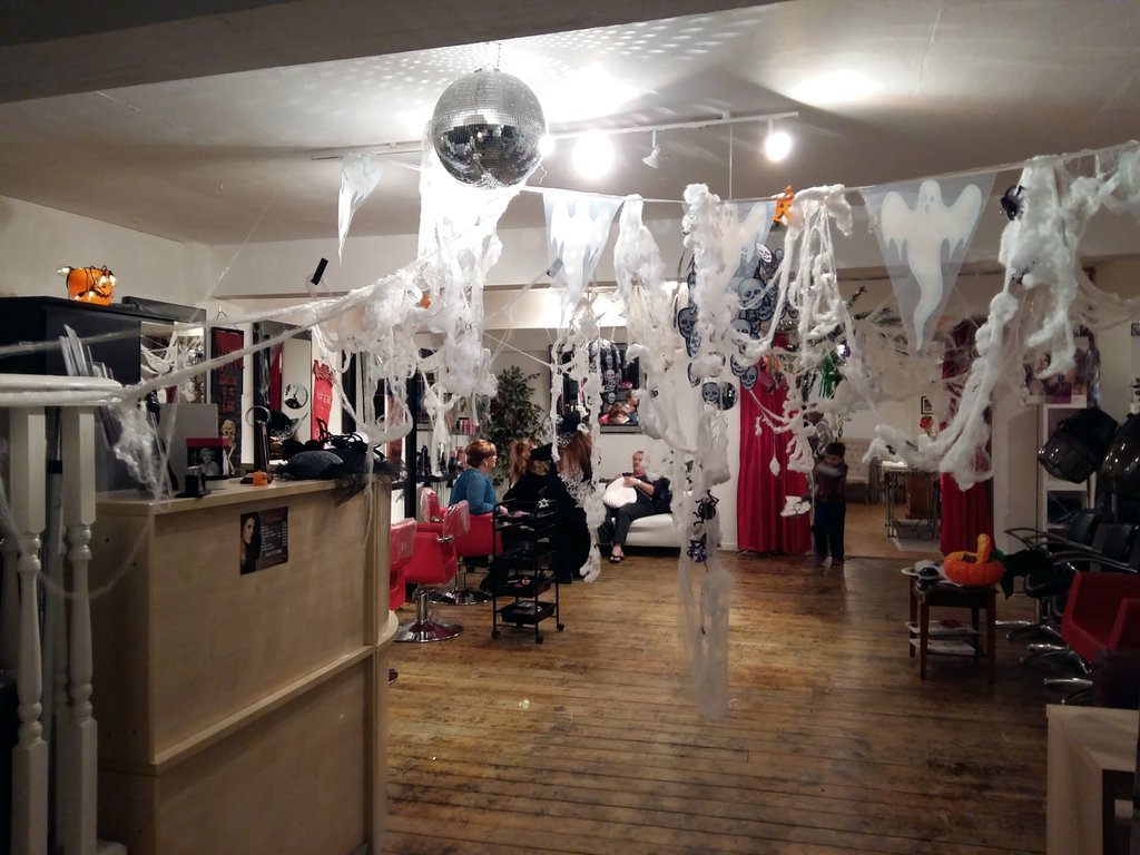 TrueColoursSale's tweet photo. Spooky hair @TrueColoursSale @Traders_Outlet https://t.co/KW8YyaHXHw
