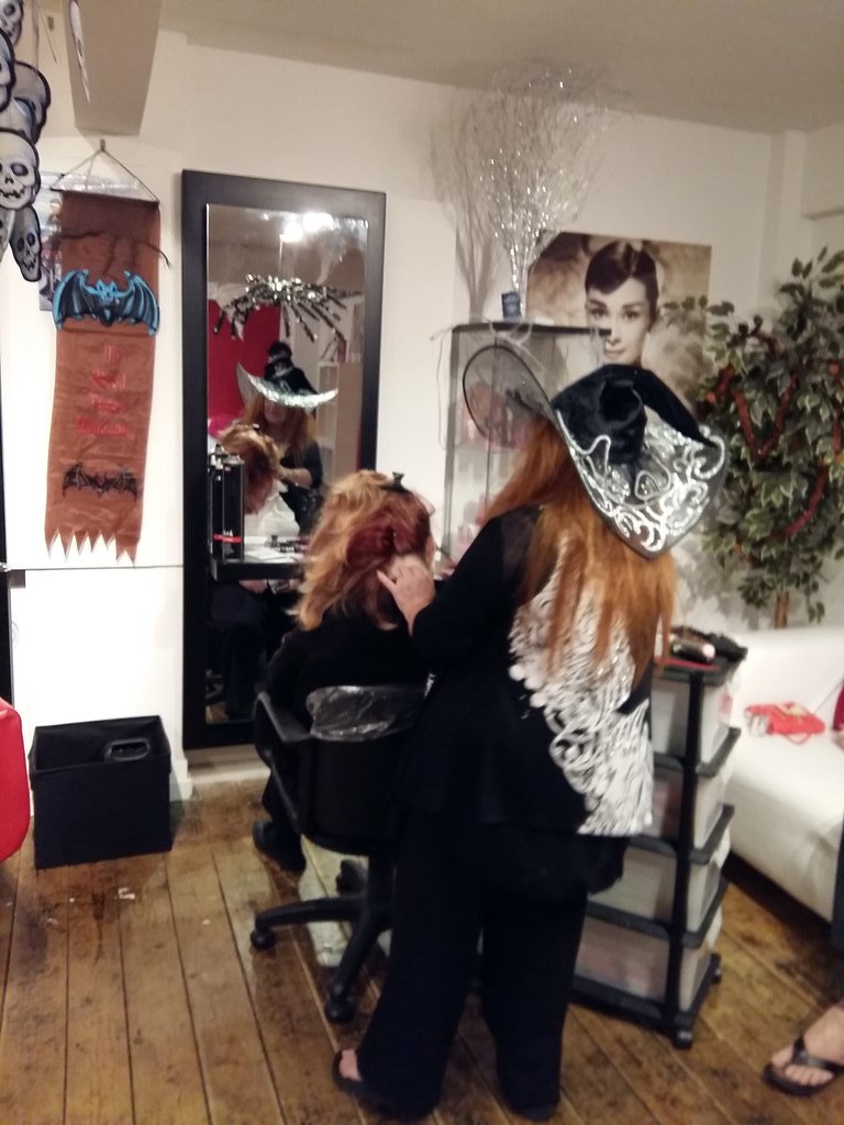 TrueColoursSale's tweet photo. Spooky hair @TrueColoursSale @Traders_Outlet https://t.co/KW8YyaHXHw