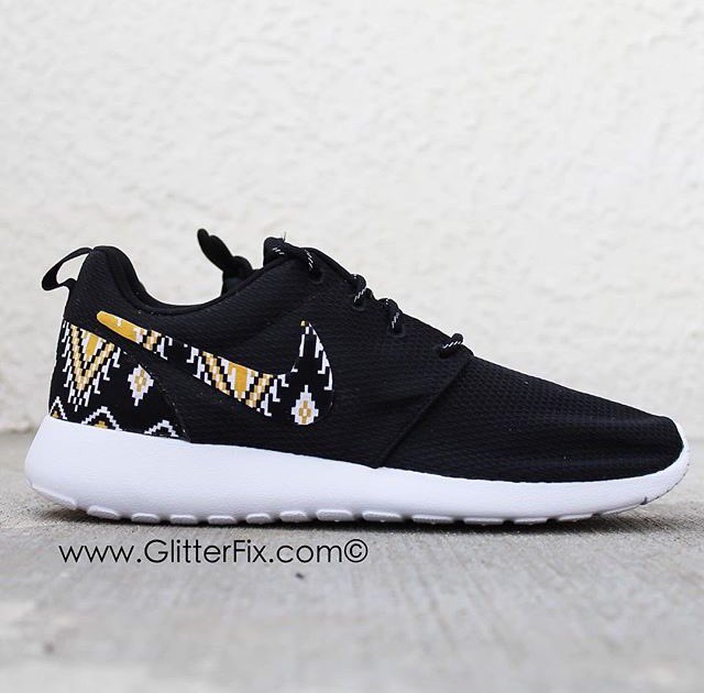 ShopGlitterFix's tweet photo. Check out the new custom Nikes at https://t.co/otL5FFZIze 💖 https://t.co/NSWgncah26