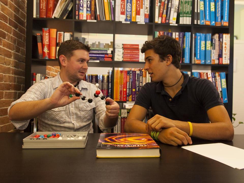 Informer: Pastel painting, a new bank, and SAT prep
bostonglobe.com/metro/regional…