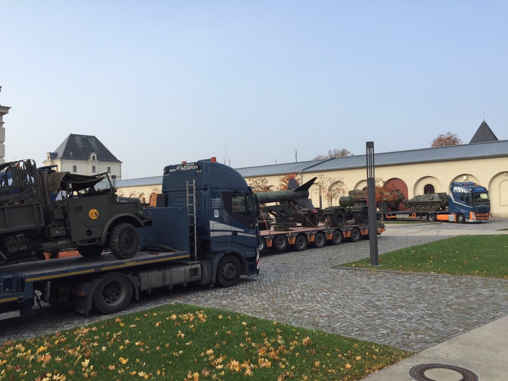 MHMDresden's tweet photo. Schwer was los heute im MHM: Tonnenweise Großexponate für die neue Sonderausstellung "60 Jahre #Bundeswehr" #bw60 https://t.co/zR32e5wIuZ