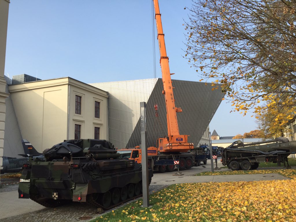 MHMDresden's tweet photo. Schwer was los heute im MHM: Tonnenweise Großexponate für die neue Sonderausstellung "60 Jahre #Bundeswehr" #bw60 https://t.co/zR32e5wIuZ