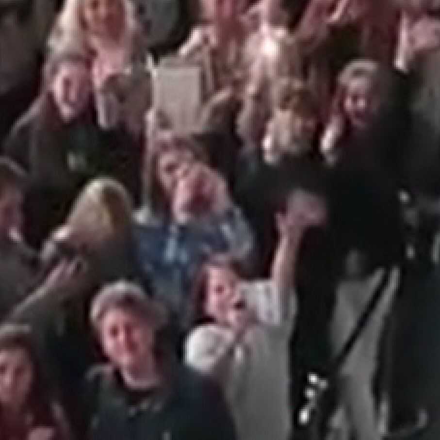 cthsongwriting's tweet photo. @Joe_Sugg im the one in the blue i found myself!π #UsernameEvieGateshead https://t.co/YcOl09W7ul