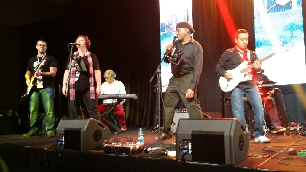 itohiro73's tweet photo. NullPointers on stage!! #JavaOne #j1jp https://t.co/x9dlVsELma