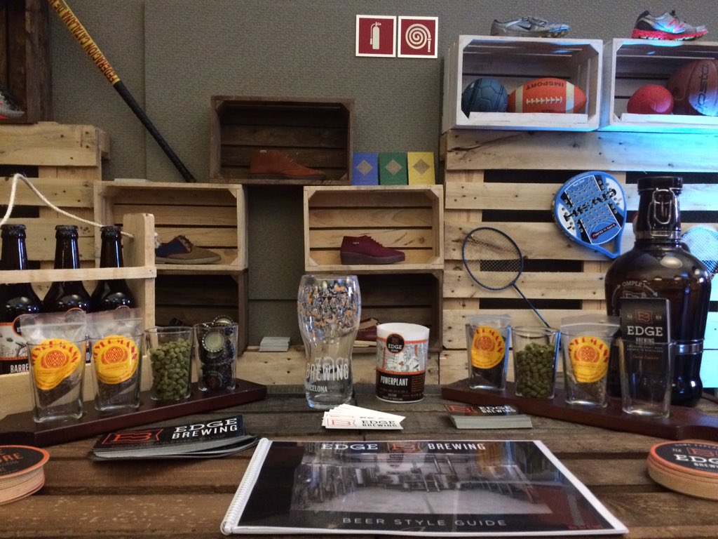 Diariodeabordo's tweet photo. Esta noche se inaugura el 4Taps Bar #4taps #barcelona @FPBarcelona @cafeytren @viajandopor https://t.co/U69VgGEIgw