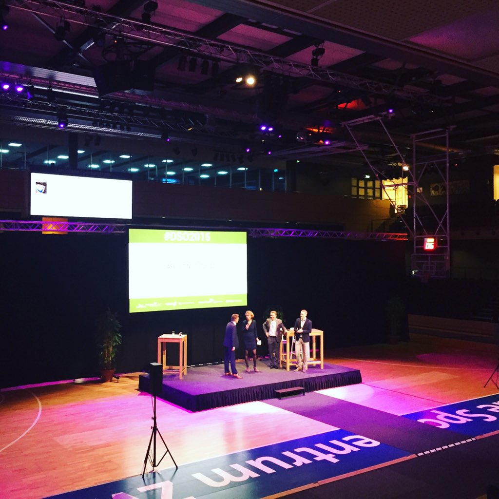 HansSlender's tweet photo. Volgend jaar #DSO2016 bij ons @hanze @sportstudies in Groningen. Foto van de overdracht aan @JoanJanssens. #DSO2015 https://t.co/dnFlRh7nTW