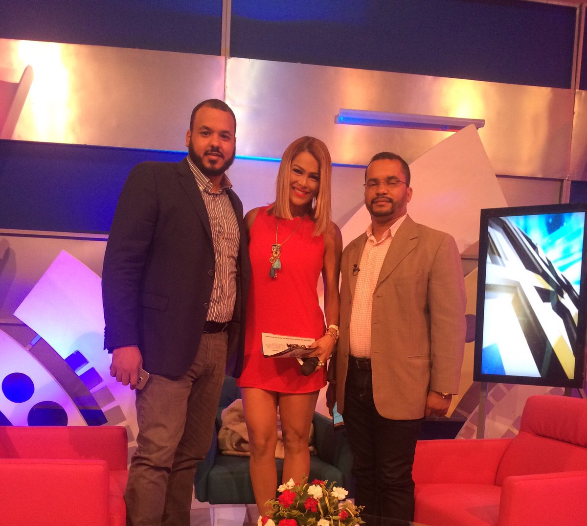 MallMapsRD's tweet photo. Muchas gracias por la entrevista en @DEEXTREMO15 por @CarolyneAquino y @rosariojimmy. #MallMapsTour. https://t.co/RFaMcOYElR