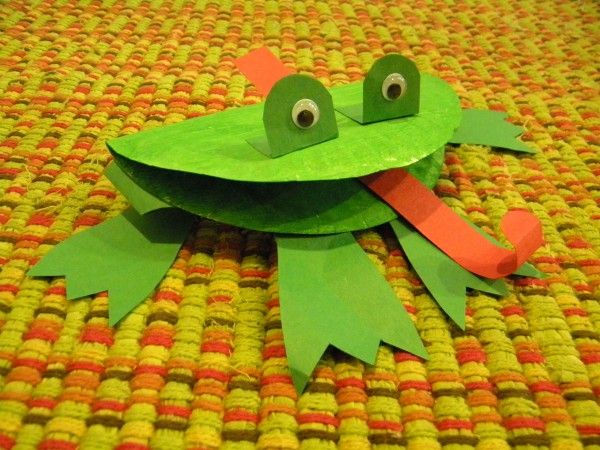 IPCurriculum's tweet image. #Preschool paper plate #frog #craft! #IPC: bit.ly/ipcforyou. Via: bit.ly/1Nq9wnE. #teach #amphibians