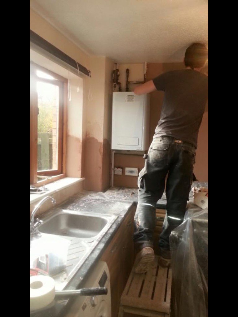 cwplastering1's tweet photo. Hard at work #plastering #plasterer #Edinburgh #edinburghplasterers #cwplastering https://t.co/kqQu6JzCdm