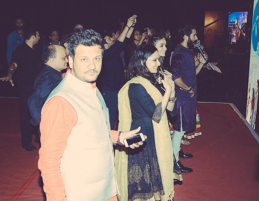 DjYashh's tweet photo. @DjYashlive #YashEvents #ShaanDaar Movie Promotion @ Ahmedabad https://t.co/QzDkvpixnP