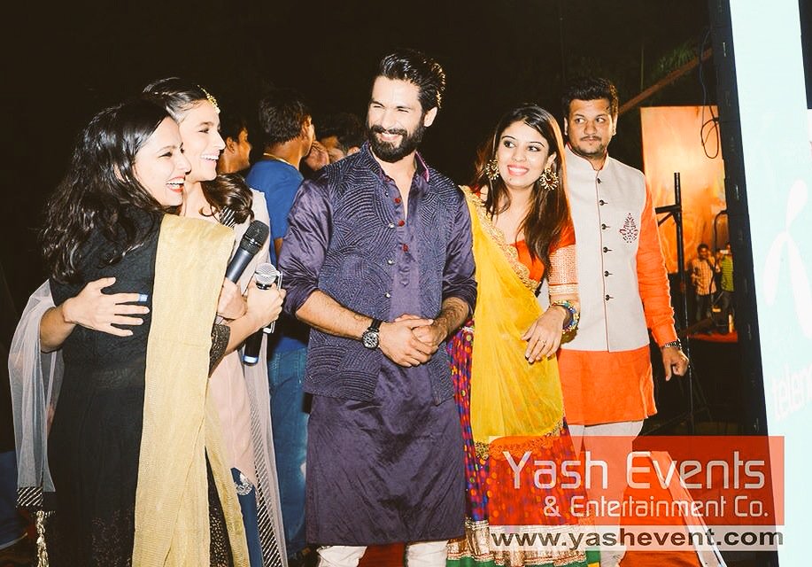 DjYashh's tweet photo. @DjYashlive #YashEvents #ShaanDaar Movie Promotion @ Ahmedabad https://t.co/QzDkvpixnP