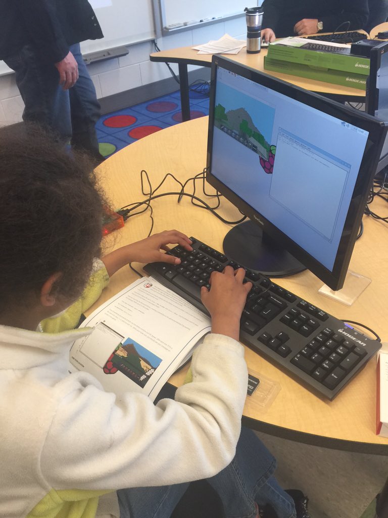 KWTechTime's tweet photo. @MartinBWolske teaching us how to write code via Python to customize our Minecraft @KenwoodStars https://t.co/Rm2vf0mi7j