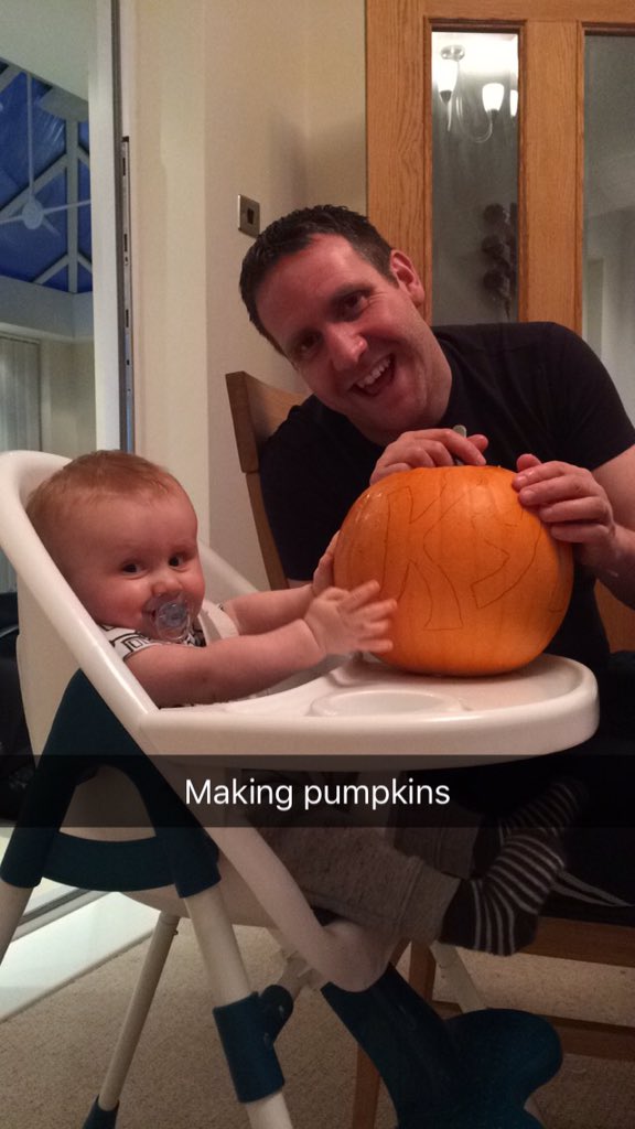 MarkAsho1234's tweet photo. Fun times happy Halloween Saturday guys https://t.co/fDIr1hB6WE