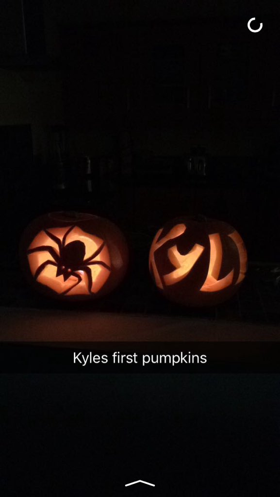 MarkAsho1234's tweet photo. Fun times happy Halloween Saturday guys https://t.co/fDIr1hB6WE
