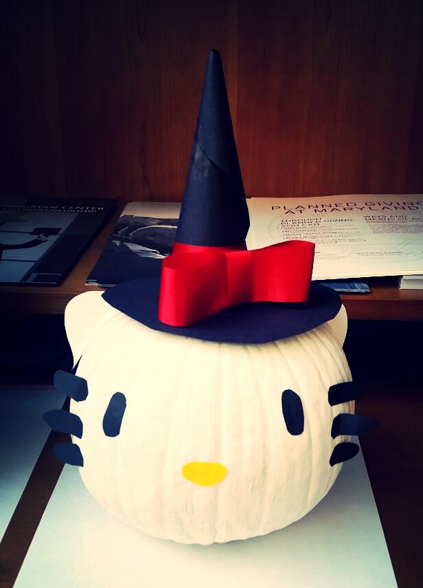 UMDSmithEvents's tweet photo. Come on up to 4570 and VOTE for YOUR favorite pumpkin!! #DAR  #SmithEvents @pumpkincontest @SmithSchool https://t.co/xkVBmJAI3Y