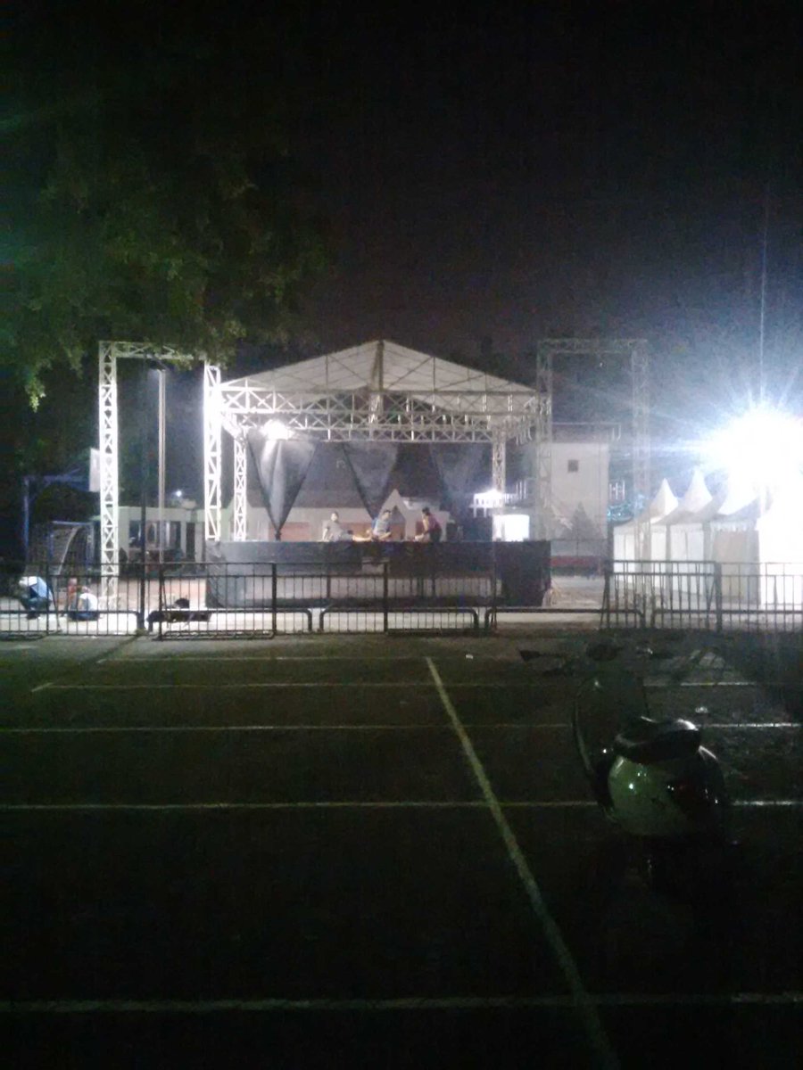 Panggung sudah naik ditunggu kedatangannya sabtu 31 okt 2015 hanya di <a href="/Trilogi_Univ/">Universitas Trilogi Official</a>