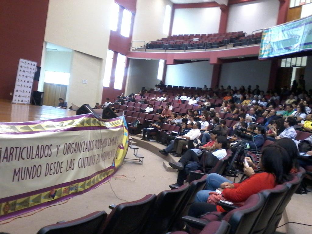 07787_yapu's tweet photo. Da pie el Congreso #CulturasEnMovimiento organizado por Telartes en la ciudad de Sucre @PeriodistaV @jpableques https://t.co/Pmp0dp8onS
