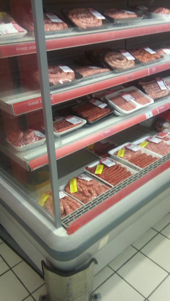 21migraines's tweet photo. ewww it makes me sick to see this :( happy to be a vegetarian https://t.co/X63YE4os17