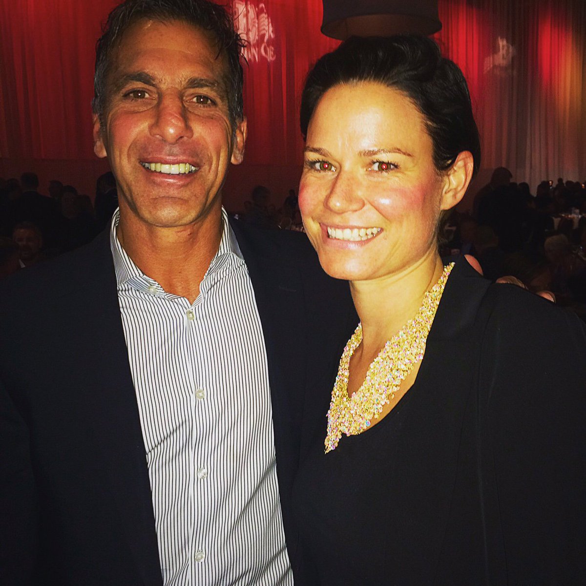 ElevateAuctions's tweet photo. THANK YOU @edgeschool for inviting us to be a part of #ELD2015. Fantastic auction & special hockey guests. https://t.co/KbFyyBGiKH