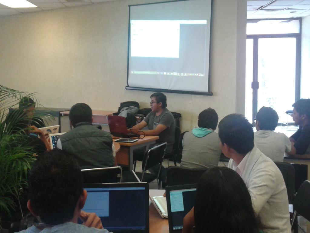 smartbelabdys's tweet photo. #DysTec
He aqui nuestro expositor Eduardo con el tema de HTML5 :-D https://t.co/ewgxWBof62