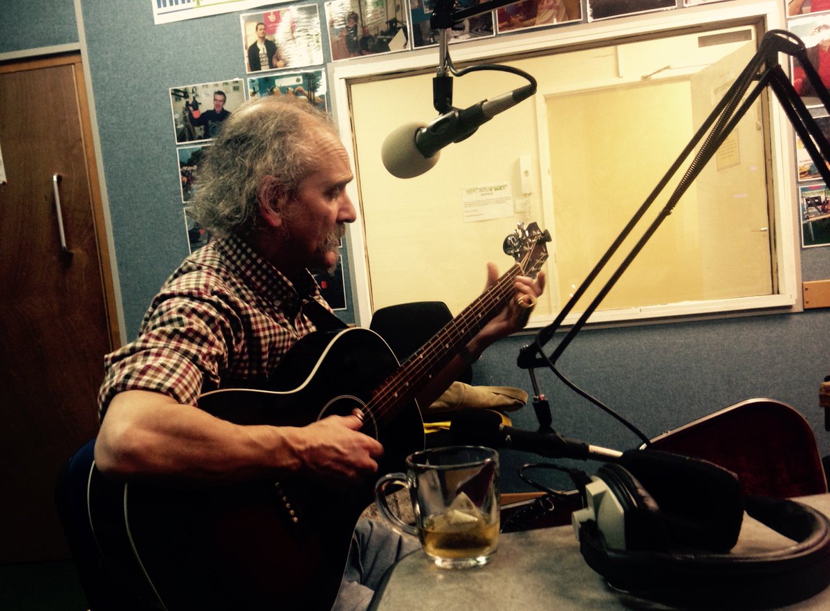 docmasonshow's tweet photo. LIVE now in session @pborofm @IanGoodsman #Peterborough #bluesmusic #jazz https://t.co/sgkgtbWW5z