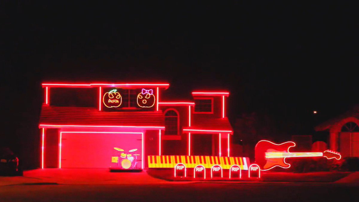 GMA's tweet photo. #BePrepared to be amazed by this Disney-themed #Halloween light show: https://t.co/TbH4eBrafE https://t.co/7OQUX5jat3
