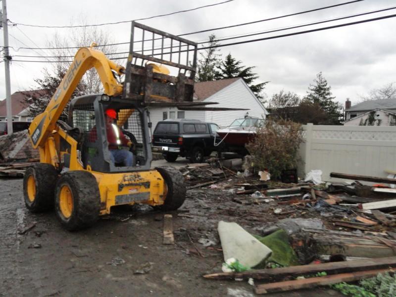 lindyhs90's tweet photo. What #Sandy did to #Lindenhurst three years ago today. Lindy still struggles today. @howboutnow @AdoptAHouse https://t.co/sxCRtzXyAK