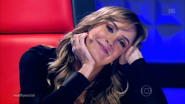 LordeVoIdemort's tweet image. vendo o garçom trazer o meu pedido #TheVoiceBrasil