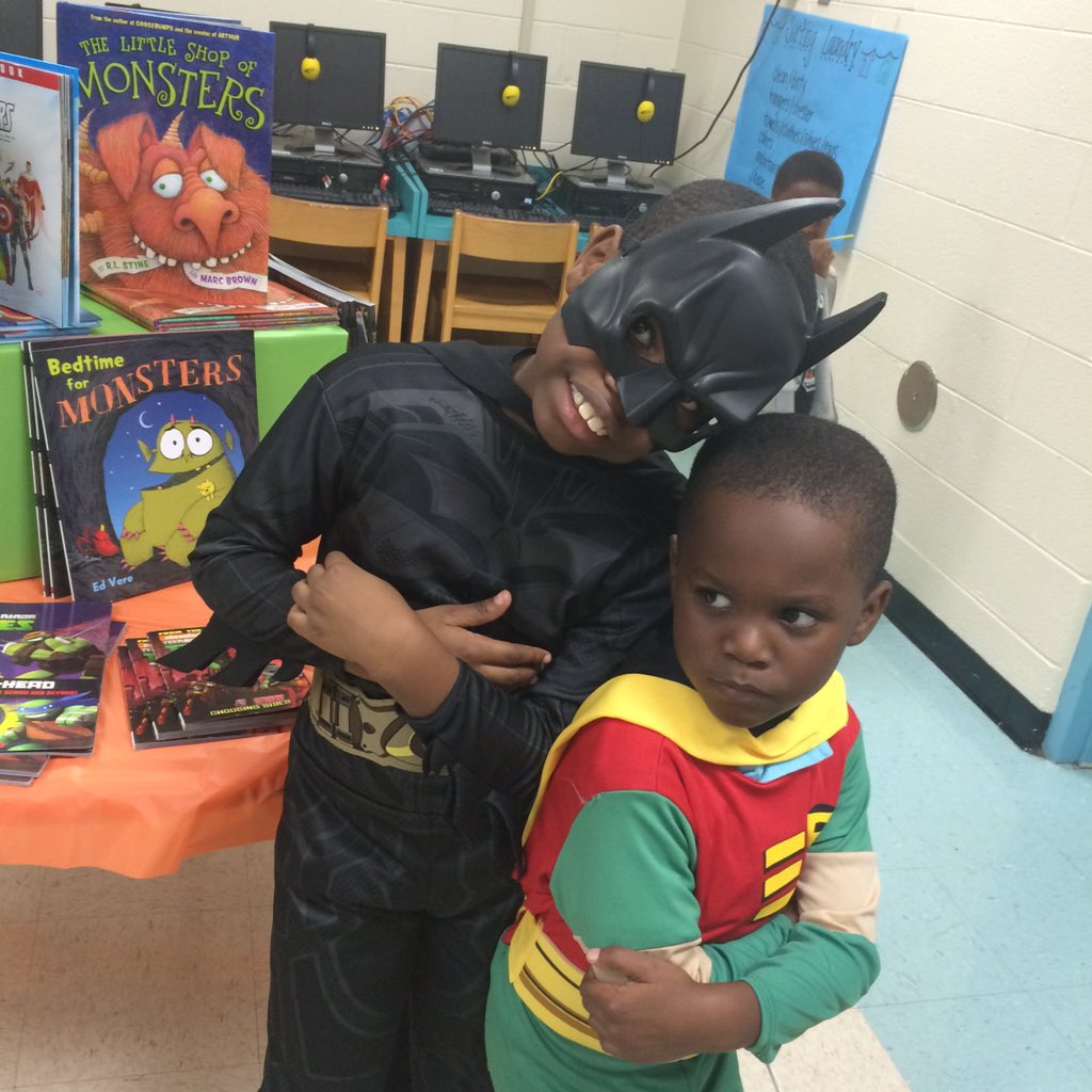 GlennEOS's tweet image. Batman and Robin made an appearance at the @GlennEOSLibrary Book Fair!