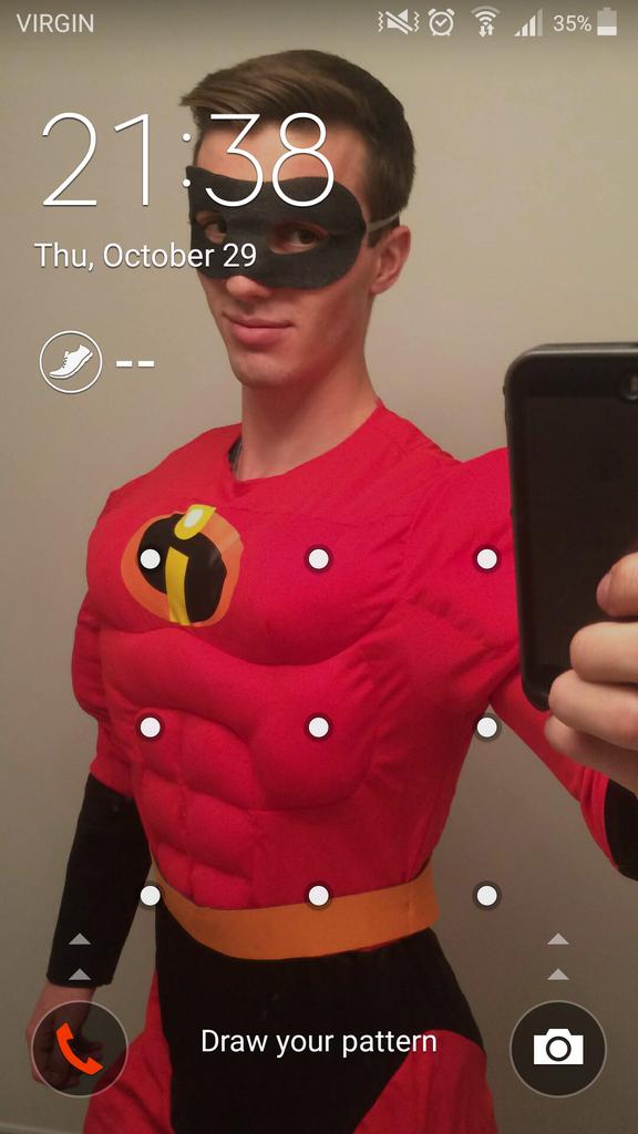 barkerbeaut's tweet photo. @Connor_Banting hot damn.. the muscles 😍😍told you it was my new lock screen 💁 https://t.co/HrEzrqwhGO