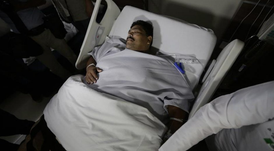 globovision's tweet photo. El hombre más obeso del mundo fue operado https://t.co/JjrujjxpBu https://t.co/RIOuSoudK9