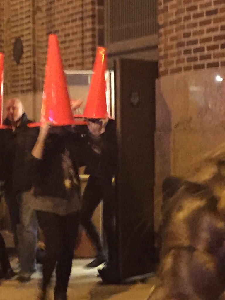 5SOS came out with cones on thier head tonight...  What is this band | @globalfivesauce