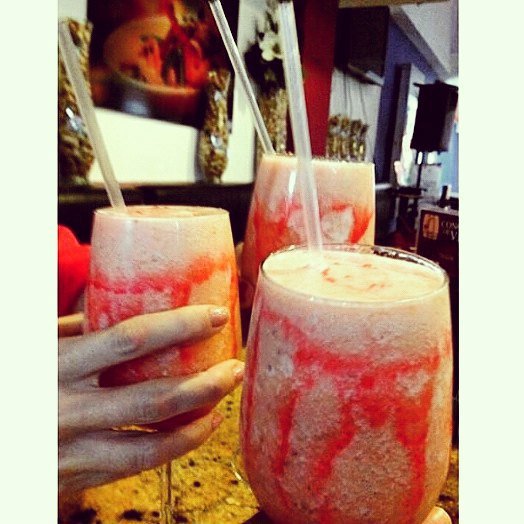 TANINOSPF's tweet photo. Ven a disfrutar de nuestras bebidas y cócteles... Con el mejor ambiente solo en #taninos. https://t.co/ev6EB13Bv5 https://t.co/RGpcOu7sCR