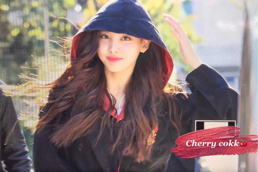 트와이스 나연 뮤뱅 출근길 | 인스티즈