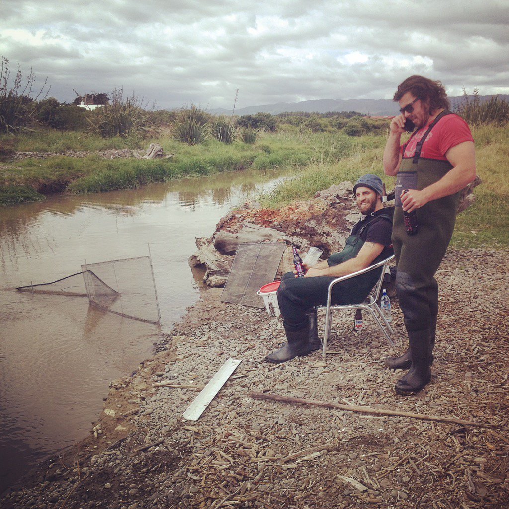studioreset239's tweet image. A couple of guys enjoying their Friday afternoon and their #crookedcider.  #kapiticoast #drinklocal