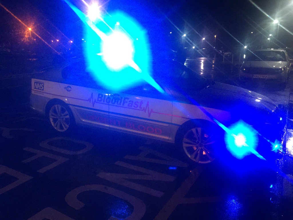 BloodFastEVS's tweet photo. Another blue light run in the pouring rain to icu castle hill hospital https://t.co/E5UHkvClvq