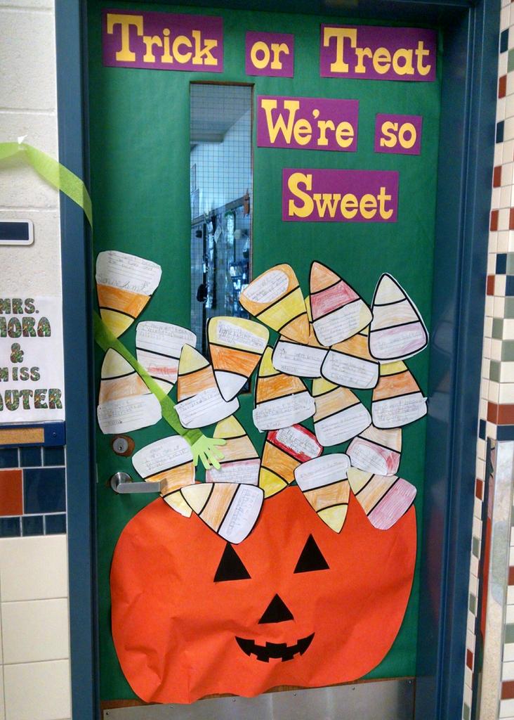 MsACLane's tweet photo. Fall doors at MPS!
#mdlx2gr8 https://t.co/abHzqKnPDC