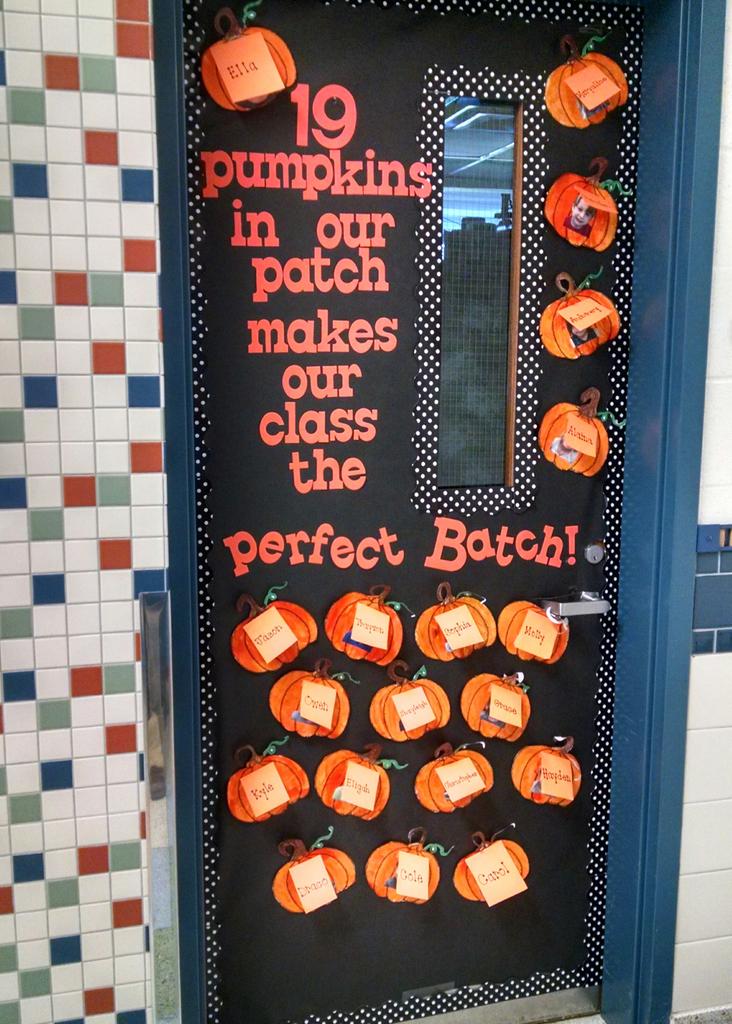 MsACLane's tweet photo. Fall doors at MPS!
#mdlx2gr8 https://t.co/ueQoEzxCiR