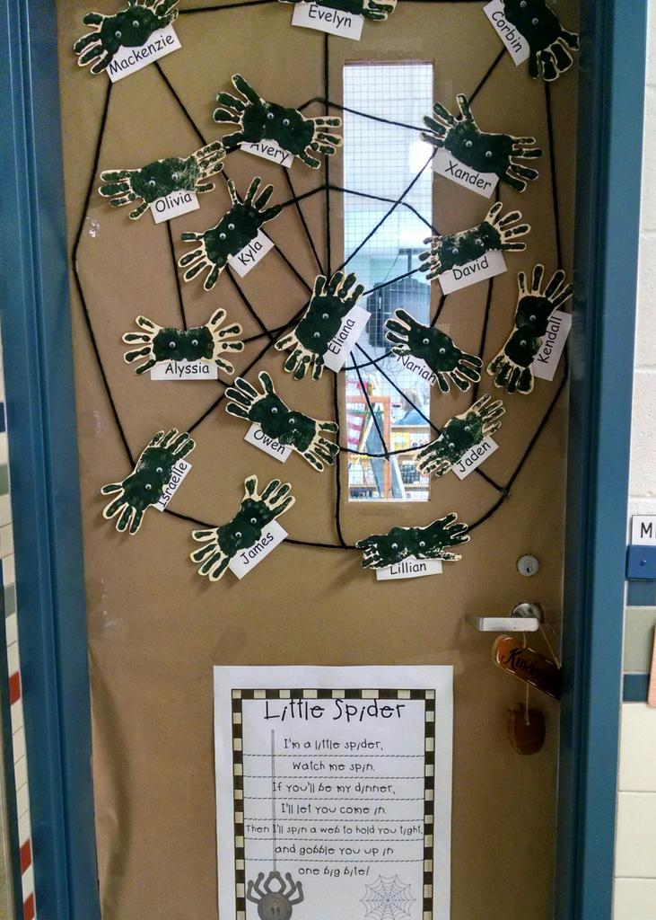 MsACLane's tweet photo. Fall doors at MPS!
#mdlx2gr8 https://t.co/ueQoEzxCiR