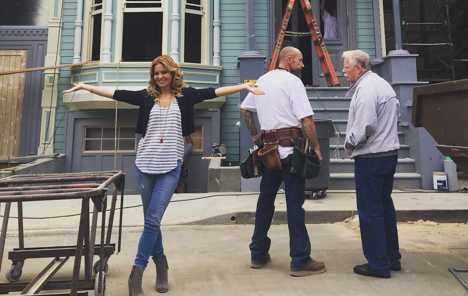 EW's tweet photo. The #FullHouse house is getting a makeover: https://t.co/jXZDV3ZidV https://t.co/RdNMlzCqil